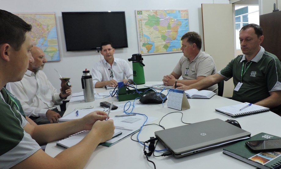 Primeira reunião de organização das ações da cooperativa