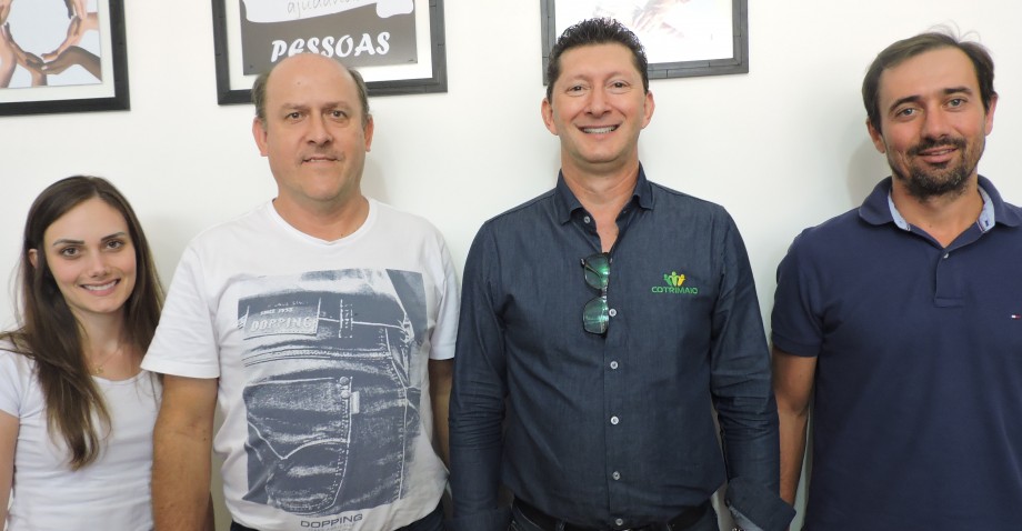 Reunião na sala do presidente da COTRIMAIO