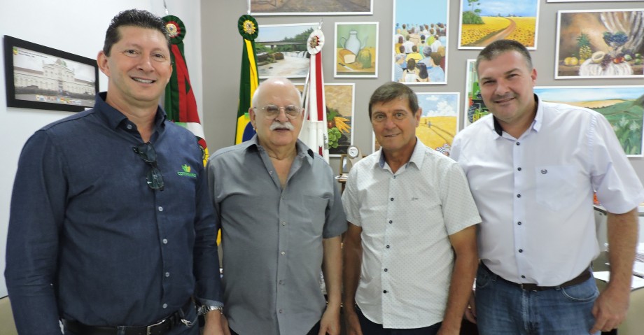 Visita ao gabinete do prefeito Lajus