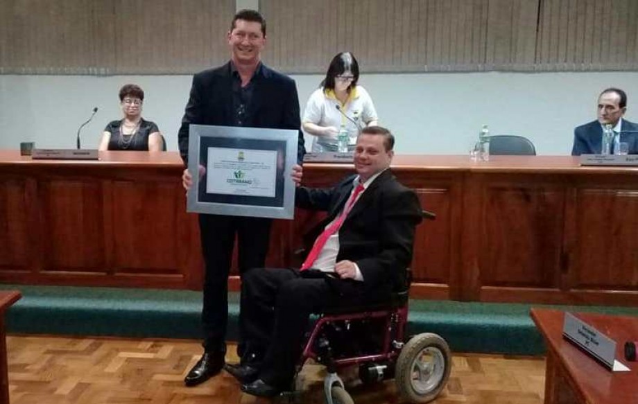 Silceu Dalberto recebe placa de homenagem do Pres. Flávio Pagel